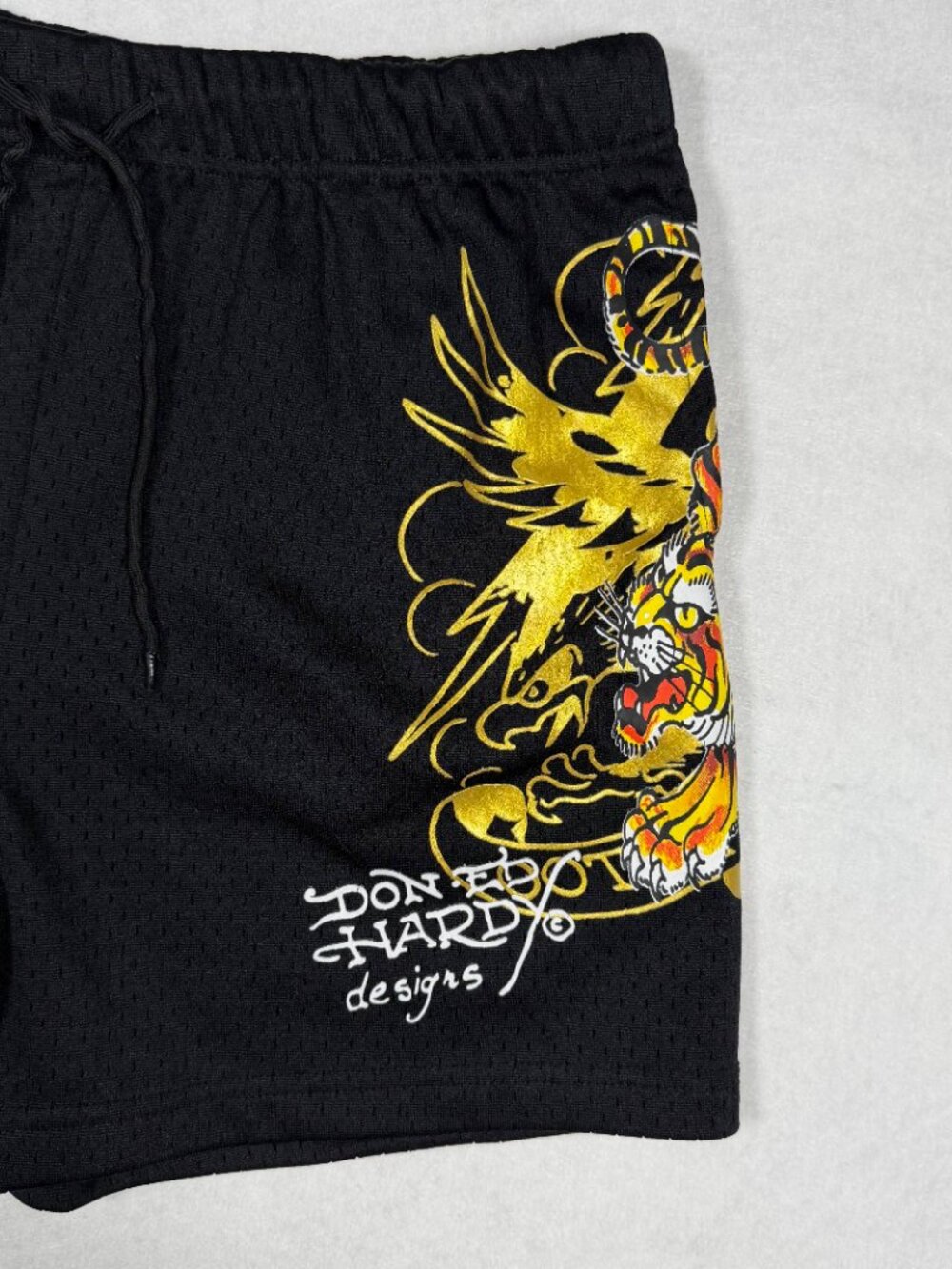 Ed Hardy Crawling Tigers Short Gently Worn print is in excellent condition Size: - Picture 3 of 11